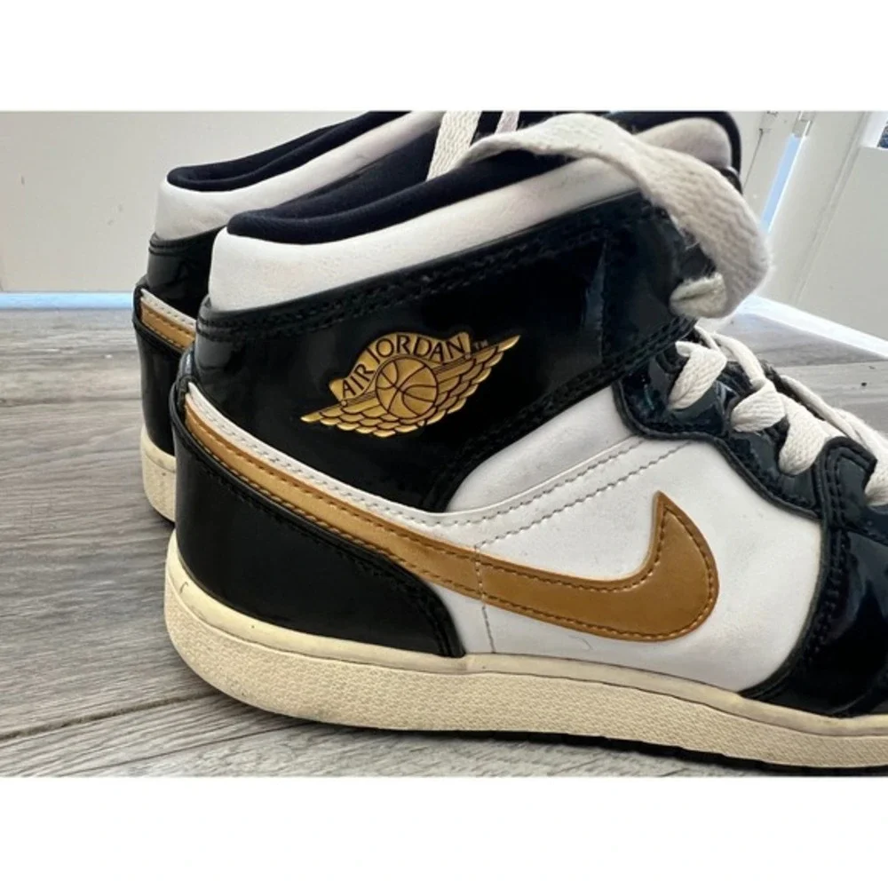 Nike Air Jordan 1 Mid Black White Metallic Gold‎ Patent Leather Sneakers 6.5